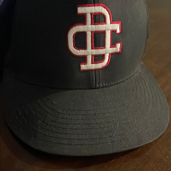 DU design hat - Picture 2 of 5